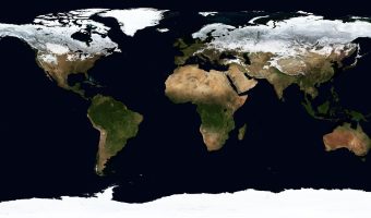 世界地图上标注多个IP归属地坐标点，红色标记覆盖中国、美国、欧洲等主要区域，可视化地理分布